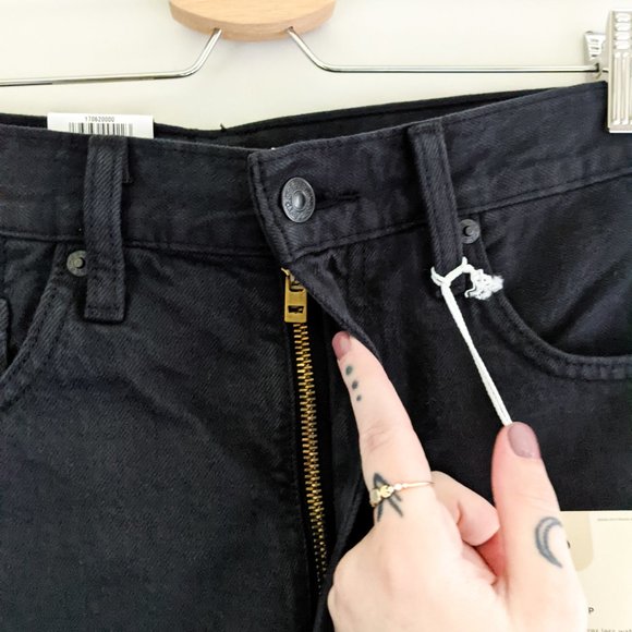 New Levi's Wellthread Black Ribcage Denim Shorts - Picture 6 of 10